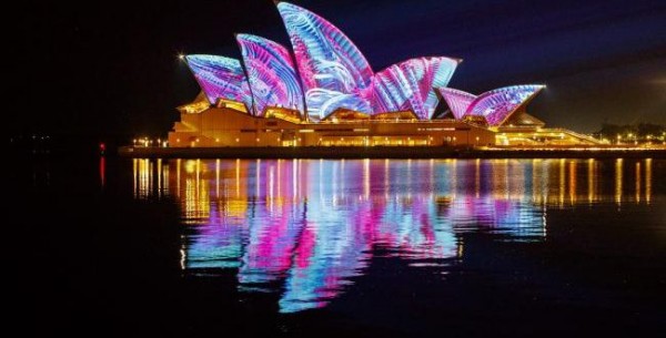 vividsydney2017_lightingofthesails_audiocreatures_destinationnsw_jameshoran_0236650x330.jpg